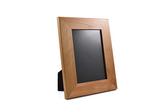 Solid wood picture frame for 5" x 7" photo